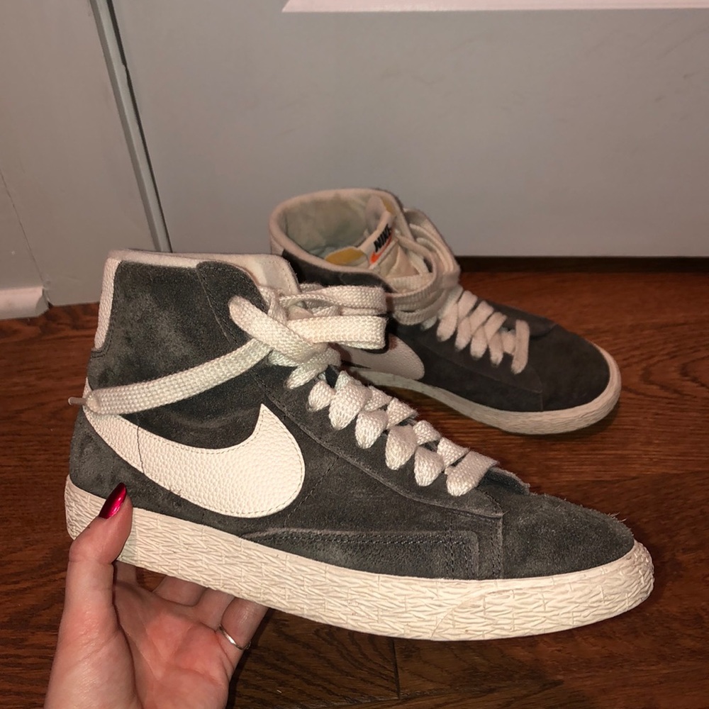VINTAGE NIKE BLAZERS WOMENS 6
